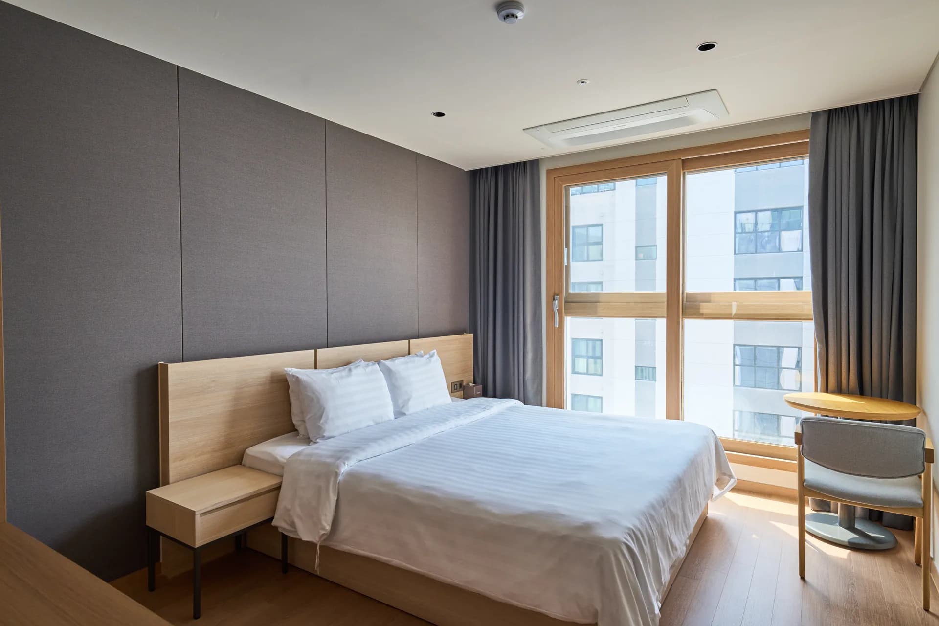 Standard studio · King bed + washer/dryer