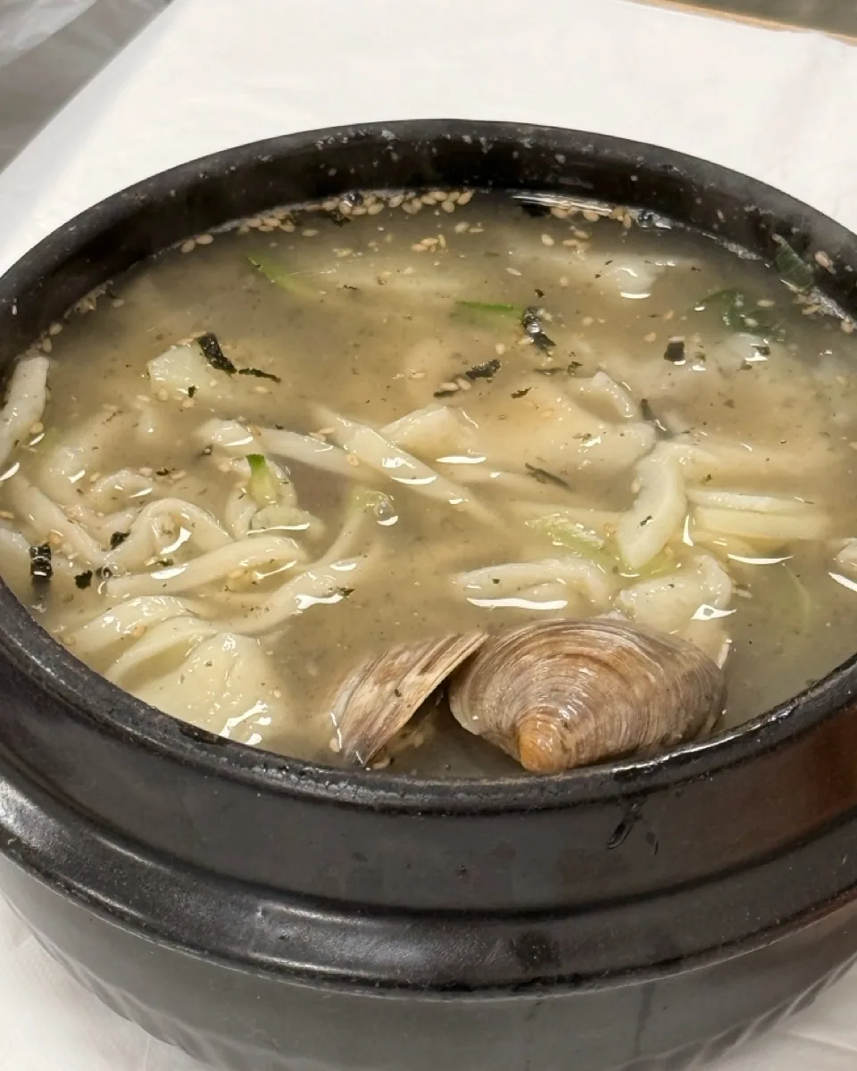 Hand-Cut Kalguksu / Kaljebi