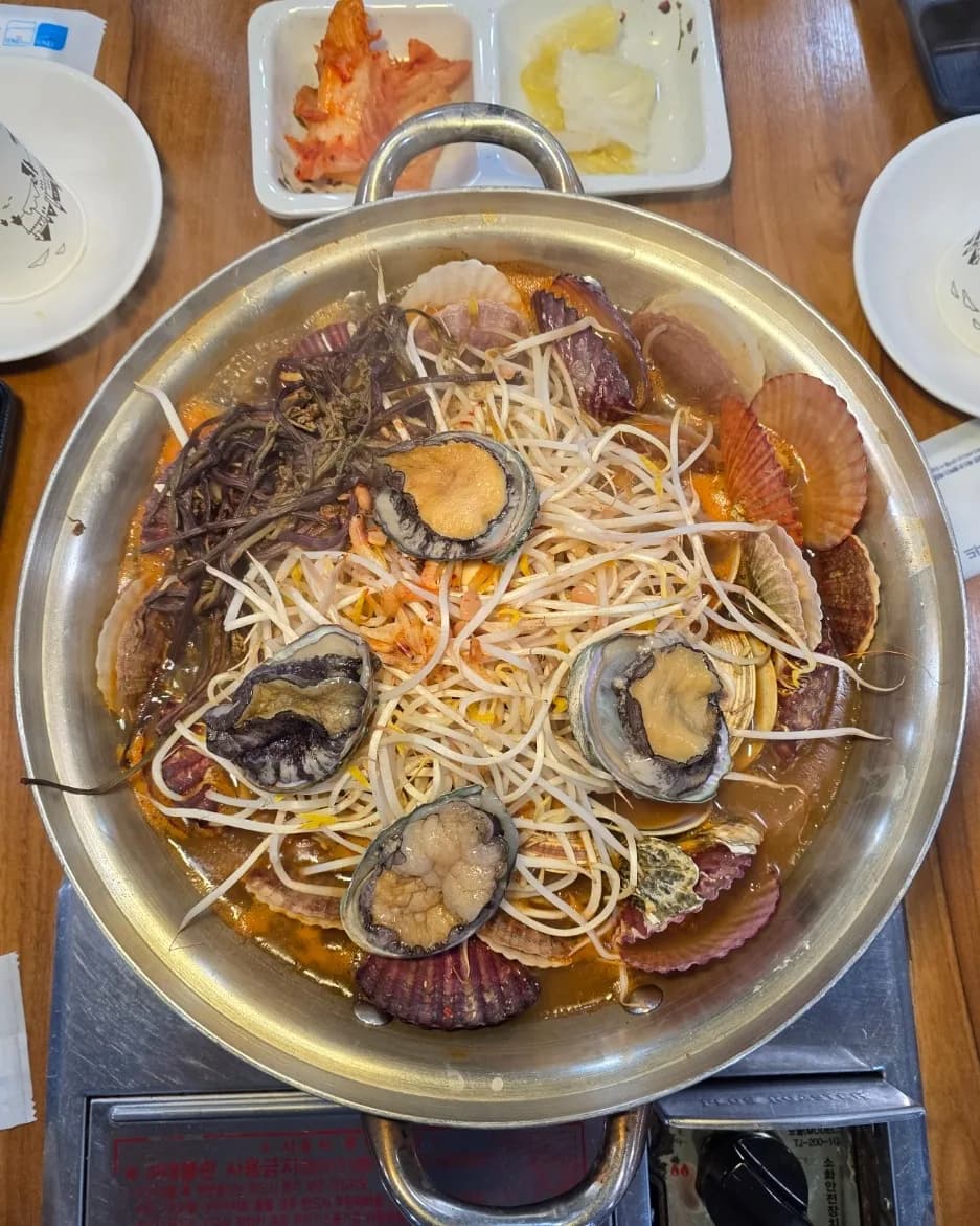Gosari Sanghwang Seafood Shabu Jang Kalguksu