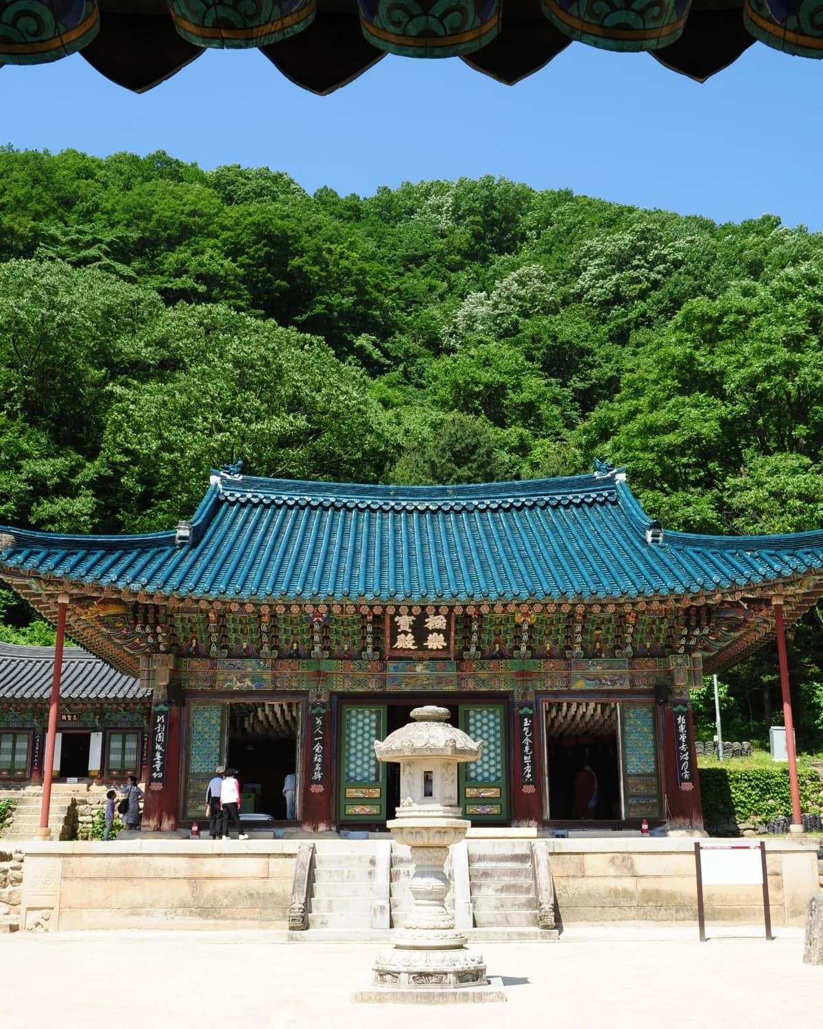 Geungnakbojeon Hall of Sinheungsa Temple, Sokcho